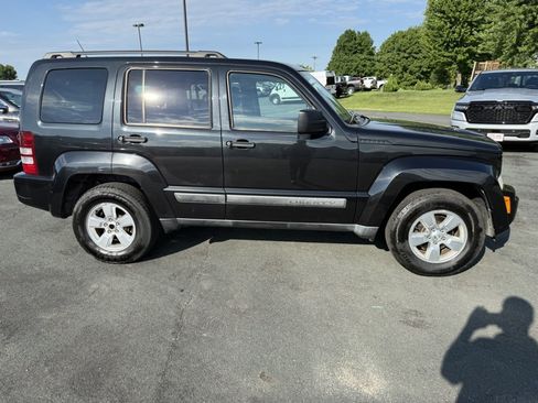 Used 2012 Jeep Liberty Sport w/ Popular Equipment Group AWD/4WD image 8