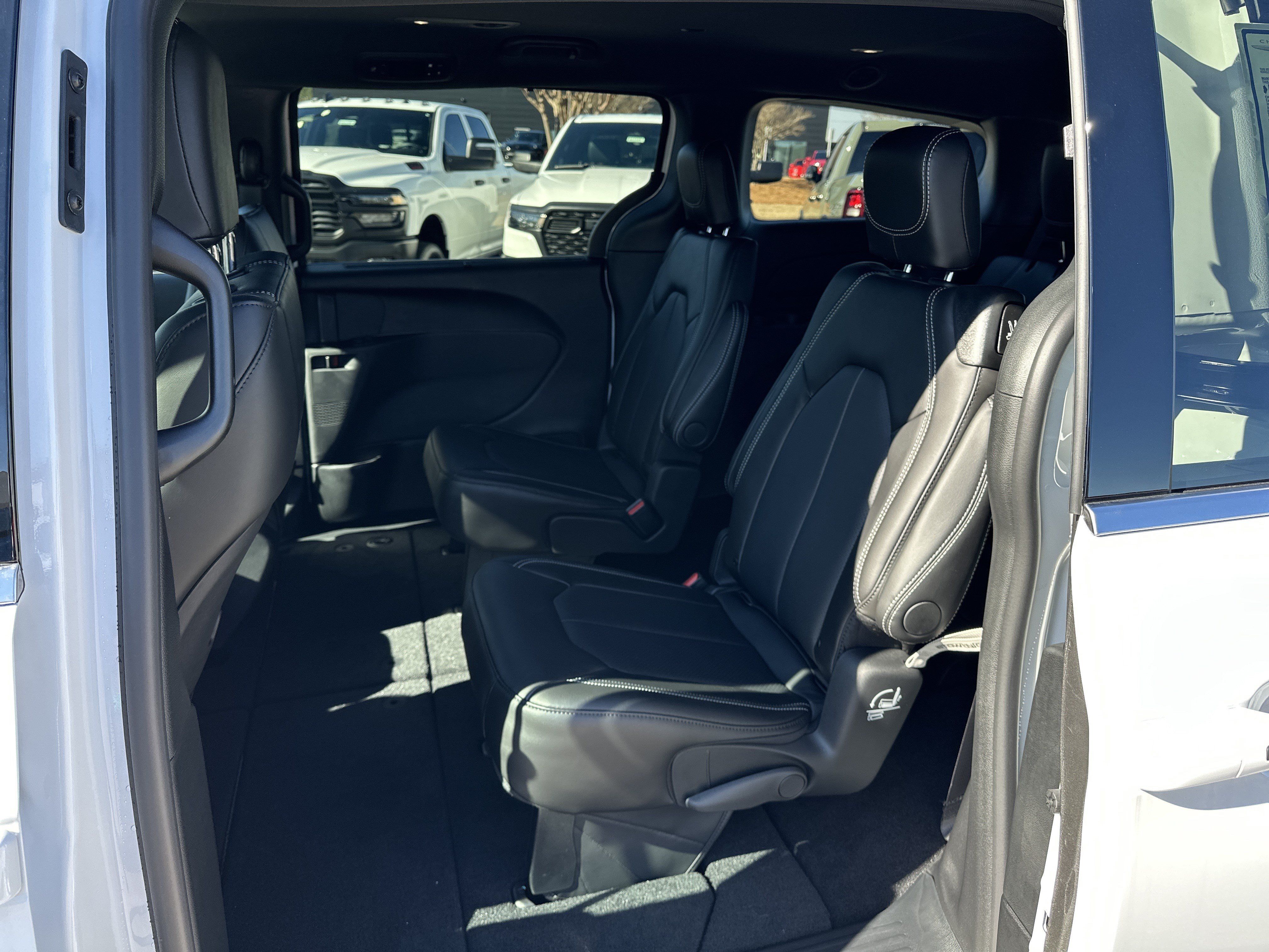 New 2026 Chrysler Pacifica Select FWD image 24