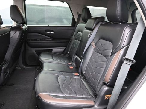 Used 2024 Nissan Pathfinder Platinum w/ Cargo Package AWD/4WD image 31
