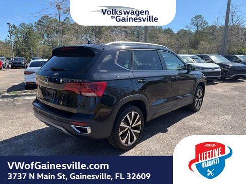 Certified 2024 Volkswagen Taos SE image 5