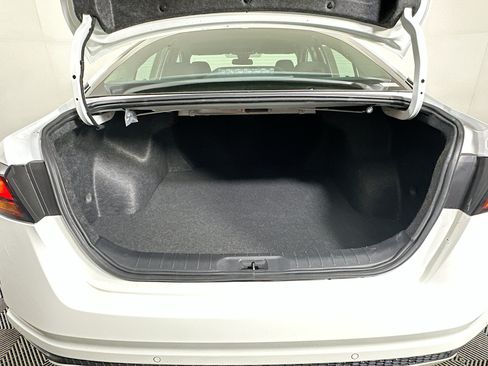 Used 2025 Nissan Altima 2.5 SV FWD image 27