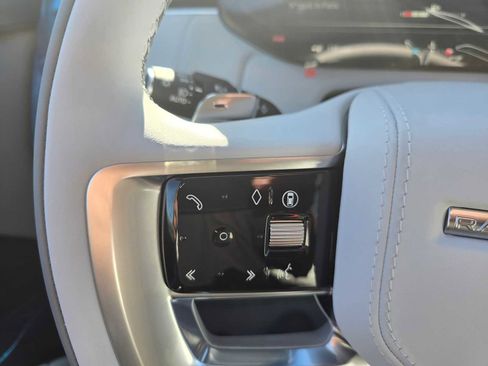 Used 2025 Land Rover Range Rover SV image 36