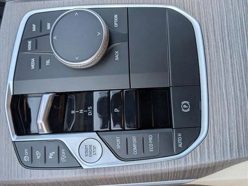 Used 2025 BMW 330i Sedan w/ Premium Package image 10