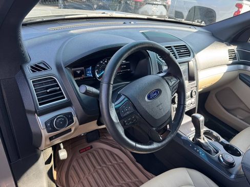 Used 2017 Ford Explorer XLT w/ Equipment Group 202A AWD/4WD image 14