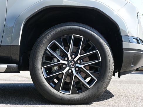 Used 2025 Lexus GX 550 w/ Accessory Package (Z1) AWD/4WD image 13