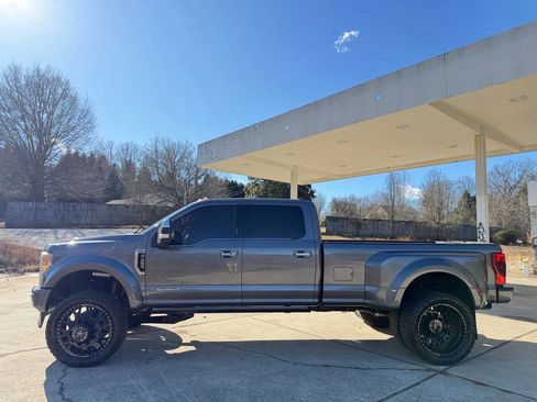 Used 2022 Ford F450 Platinum image 4