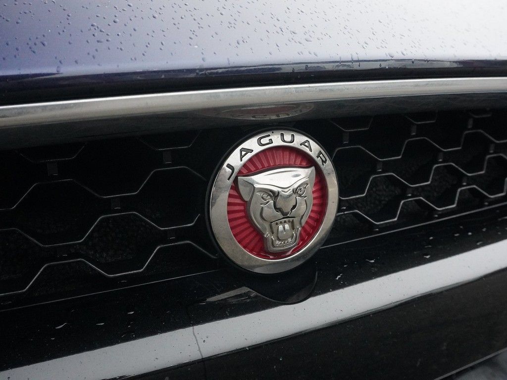 Used 2019 Jaguar F-TYPE R-Dynamic AWD/4WD image 28