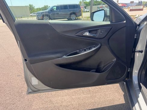 Used 2023 Chevrolet Malibu LT FWD image 9