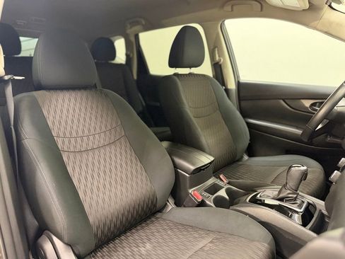 Used 2018 Nissan Rogue SV image 20