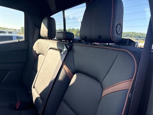 Used 2024 GMC Canyon AT4 w/ AT4 Premium Package AWD/4WD image 10