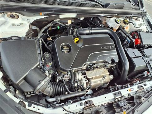 Used 2025 Chevrolet Malibu LT image 31