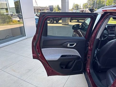 Used 2022 Jeep Compass Latitude AWD/4WD image 26