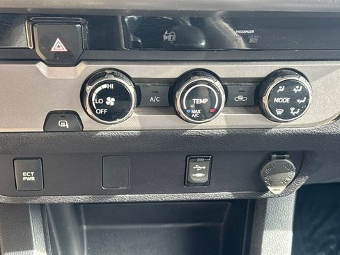 Used 2017 Toyota Tacoma SR5 image 12