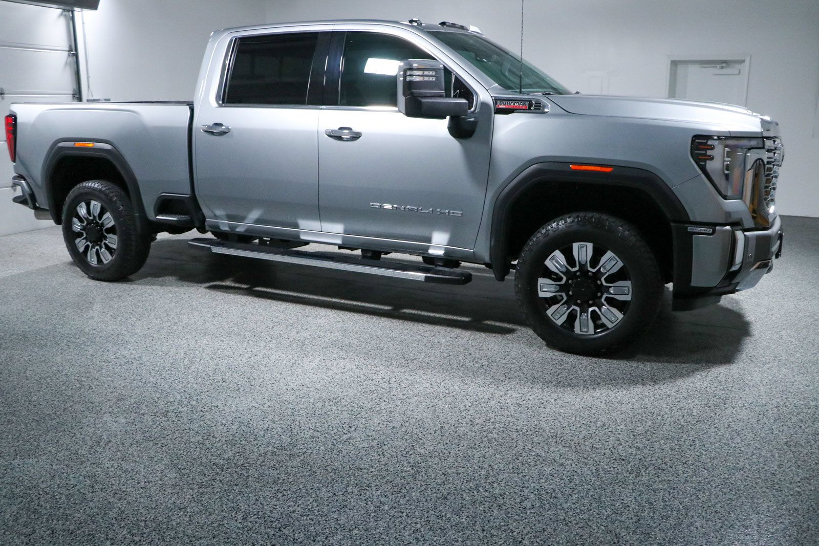 Used 2024 GMC Sierra 2500 Denali w/ Denali Reserve Package AWD/4WD image 6