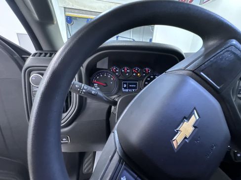 Used 2025 Chevrolet Silverado 1500 Custom image 18