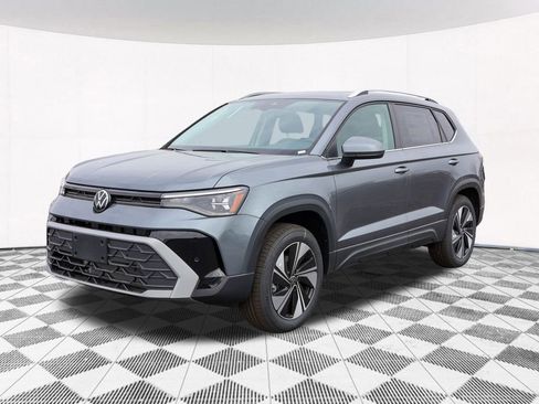 New 2025 Volkswagen Taos SE image 18