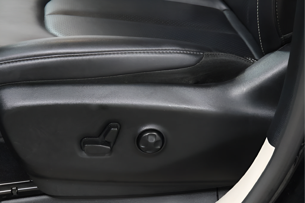 Used 2024 Chrysler Pacifica Touring-L FWD image 18