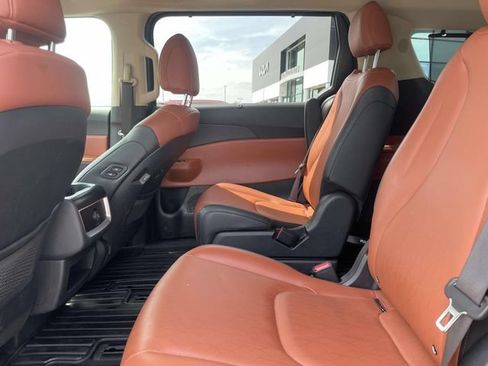 Certified 2025 Kia Carnival EX FWD image 17