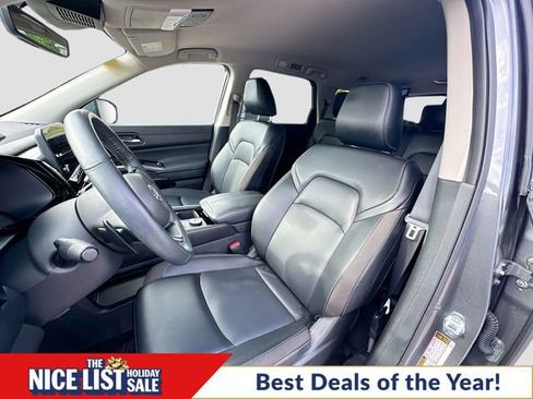 Used 2024 Nissan Pathfinder SL w/ Black Appearance Package image 21