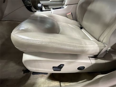 Used 2013 Chrysler 300 image 18