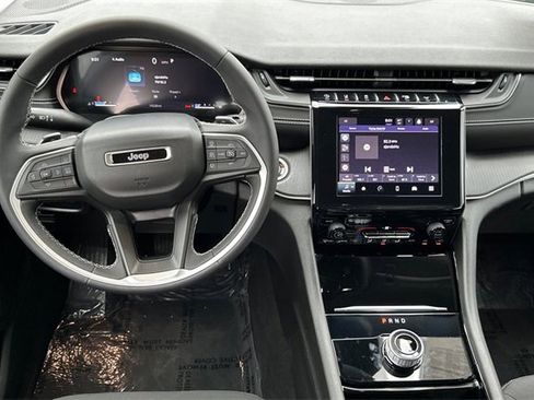 Certified 2023 Jeep Grand Cherokee L Laredo w/ Trailer Tow Group (B) image 15