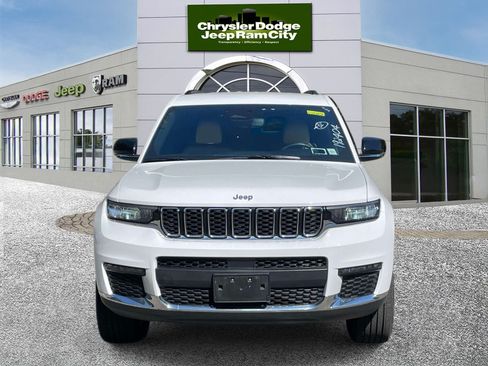 Used 2023 Jeep Grand Cherokee L Limited AWD/4WD image 2