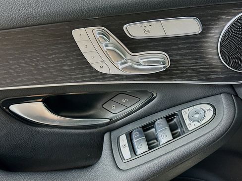 Used 2022 Mercedes-Benz GLC 300 4MATIC w/ Premium Package Lite image 15