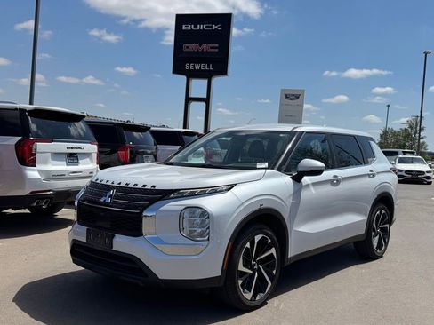 Used 2022 Mitsubishi Outlander ES FWD image 1