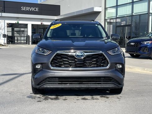 Used 2023 Toyota Highlander Limited image 2