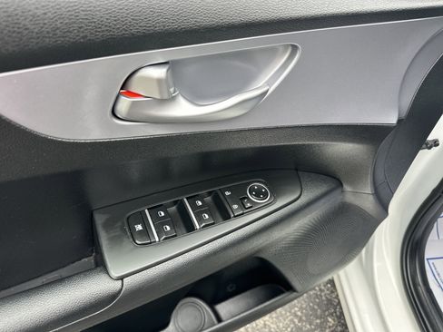 Used 2024 Kia Forte LXS FWD image 9