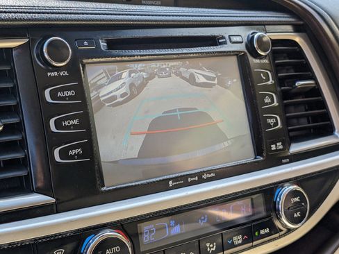 Used 2018 Toyota Highlander XLE image 26