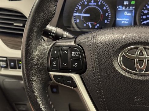 Used 2020 Toyota Sienna XLE Premium FWD image 28