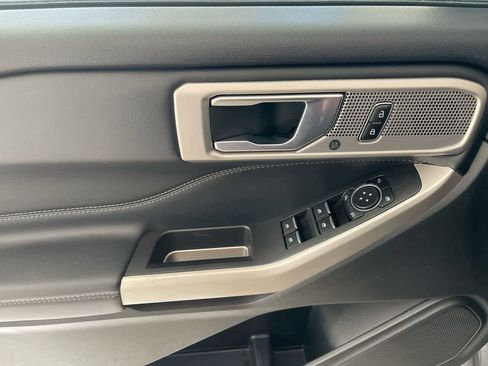 Used 2023 Ford Explorer Limited image 13