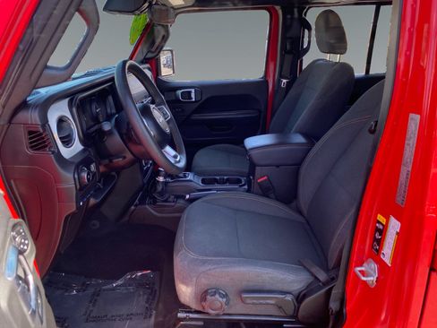 Used 2024 Jeep Wrangler Unlimited Sahara AWD/4WD image 9