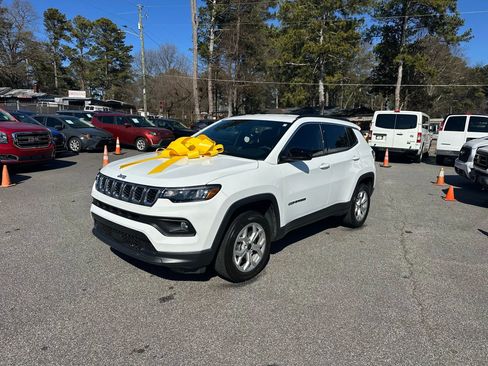 Used 2025 Jeep Compass Latitude image 1