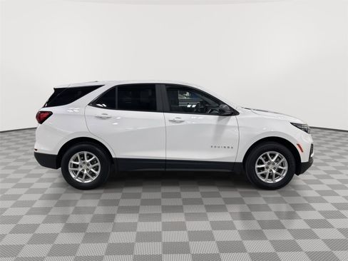 Used 2023 Chevrolet Equinox LS w/ LS Convenience Package AWD/4WD image 11