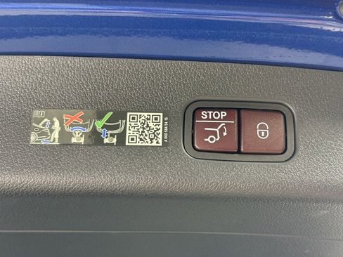 Used 2025 Mercedes-Benz GLC 350e 4MATIC w/ AMG Line image 34