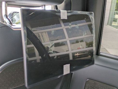 New 2025 Land Rover Range Rover Long Wheelbase Autobiography image 27