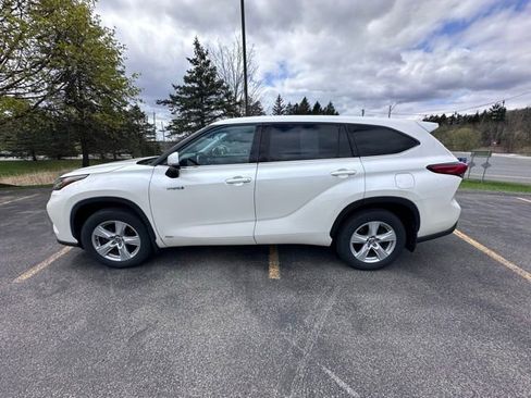 Used 2020 Toyota Highlander LE image 6