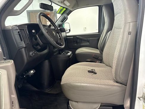 Used 2017 Chevrolet Express 3500 LT w/ LT Preferred Equipment Group RWD image 13