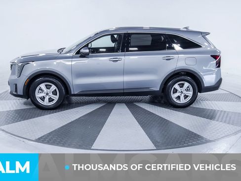 Used 2024 Kia Sorento LX FWD image 4