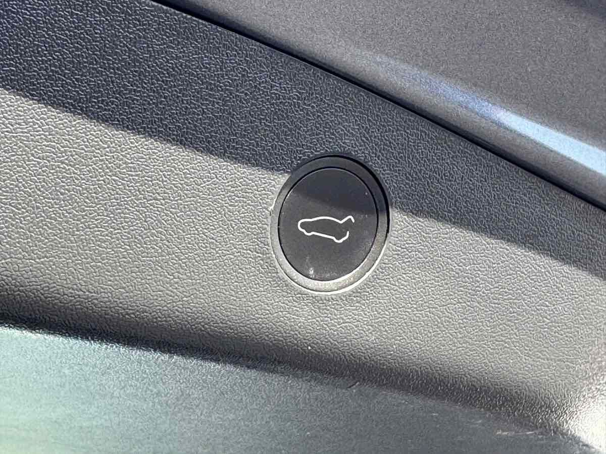 Used 2023 Tesla Model 3 Standard Range RWD image 12