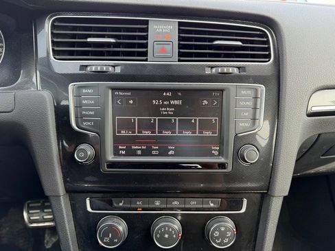 Used 2017 Volkswagen GTI SE FWD image 11