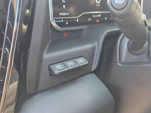Used 2025 GMC Sierra 2500 AT4 w/ AT4 Premium Plus Package AWD/4WD image 18