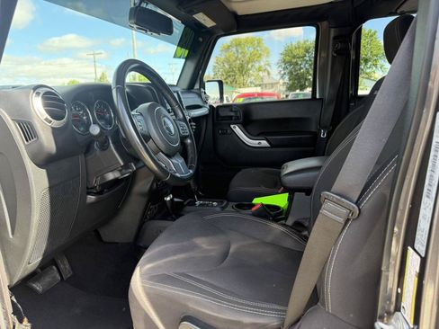 Used 2018 Jeep Wrangler Unlimited Sahara AWD/4WD image 10