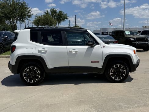 Used 2023 Jeep Renegade Trailhawk AWD/4WD image 3