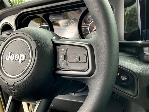 New 2025 Jeep Gladiator Willys image 18