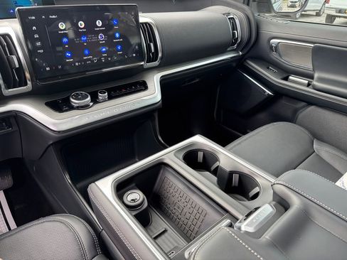 New 2025 Ford Expedition Max Platinum w/ Driver's Package image 37