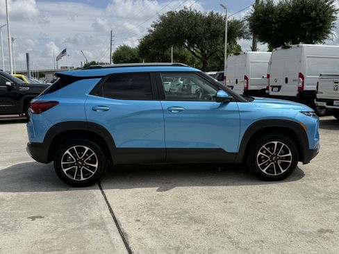 Used 2025 Chevrolet TrailBlazer LT AWD/4WD image 3