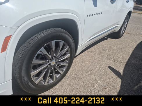 Used 2022 Chevrolet Traverse Premier w/ LPO, Blackout Package FWD image 6